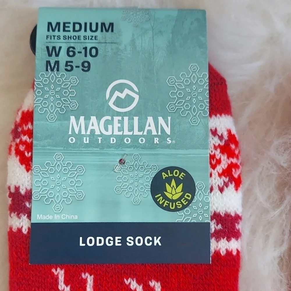 Magellan Red Moose Lodge Crew Socks + Hue Snowman Anti Slip sock - Sz M (6-10)